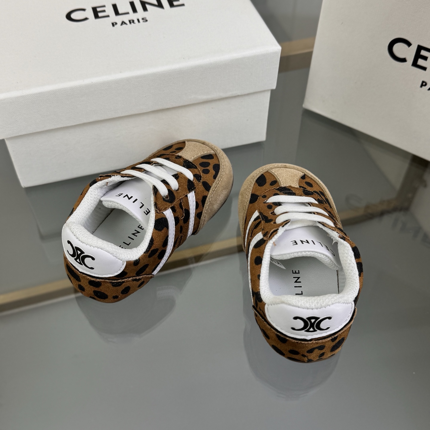 Children's shoes child